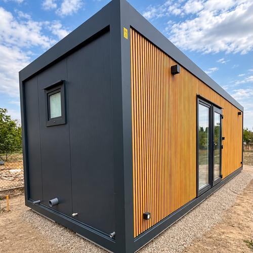 Záhradný domček 8,24 × 2,90 m, kompletne vybavený – fotografia 3