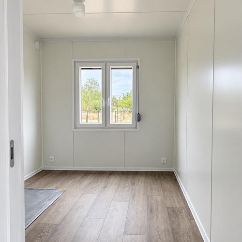 Záhradný domček 8,24 × 2,90 m, kompletne vybavený – fotografia 6