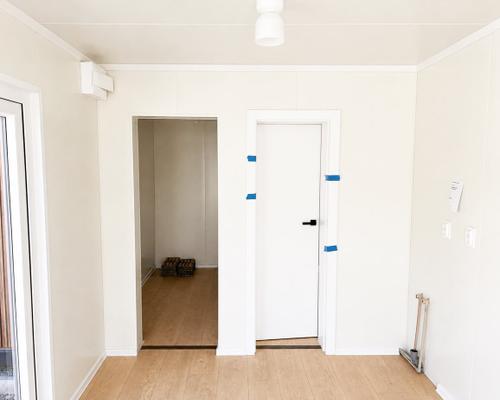 Modulová stavba s kúpeľňou a skladom – fotografia 7